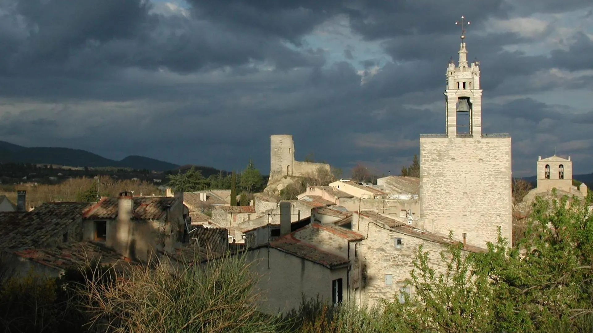 Holiday home Le Point - Charming Artist'S Cottage In Provence Village Cucuron France